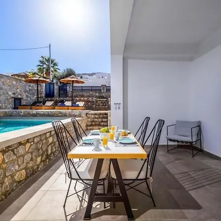 Sleeps 4 Pool Air Con Wifi Λίνδος