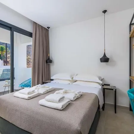 Sleeps 4 Pool Air Con Wifi Λίνδος