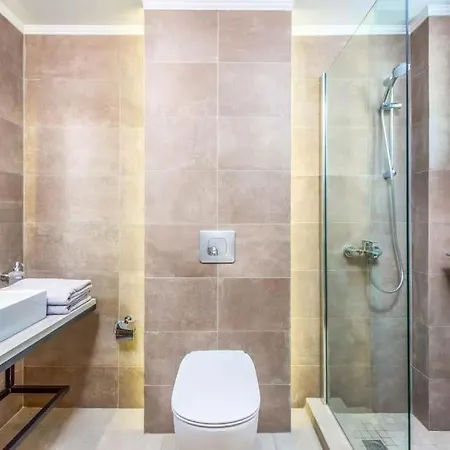 Sleeps 4 Pool Air Con Wifi Líndos